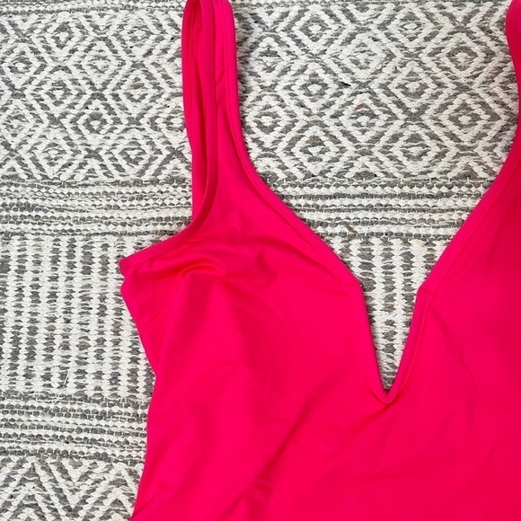 L Space Coco One Piece Swimsuit - Picture 6 of 7